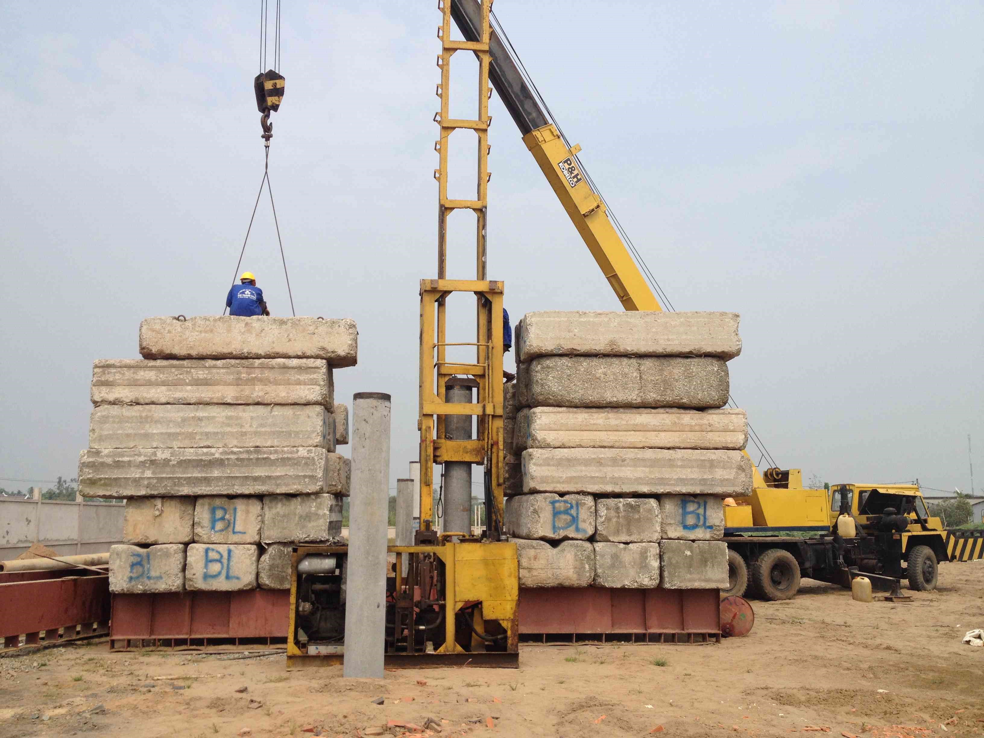 ÉP CỌC BÊ TÔNG